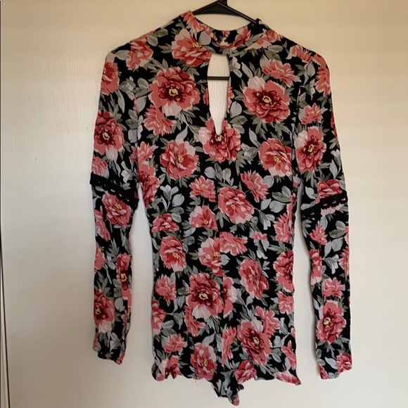 **NEVER WORN**  Floral/rose print romper - Picture 2 of 4